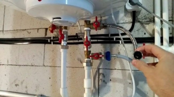 Подключение водонагревателя в частном доме: схемы и правильная установка техники