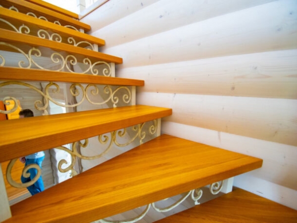 Если скользят ступени на лестнице, что делать — 9 советов