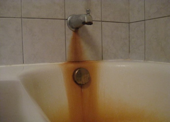 Как очистить акриловую ванну?