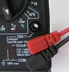 
          Как измерить мультиметром напряжение, ток, сопротивление, проверить диоды и транзисторы