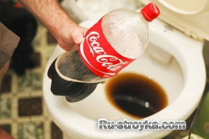 Как очистить унитаз при помощи Кока-Колы.