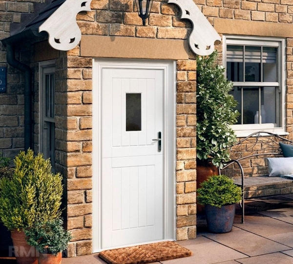 





Белая входная дверь — классический и стильный выбор



